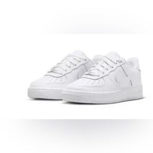 Nike Air Force 1 le All-White Low-Top Sneakers